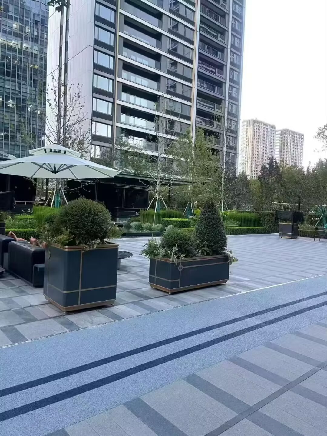 天津海河金茂府高端住宅景观花箱定制工程——泉州星灿家具有限公司标杆工程案例